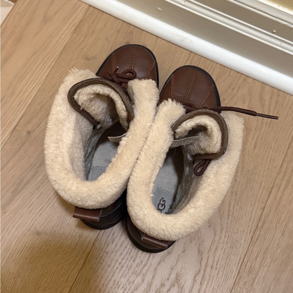 UGG Brown Adirondack Boots - Picture 5 of 6